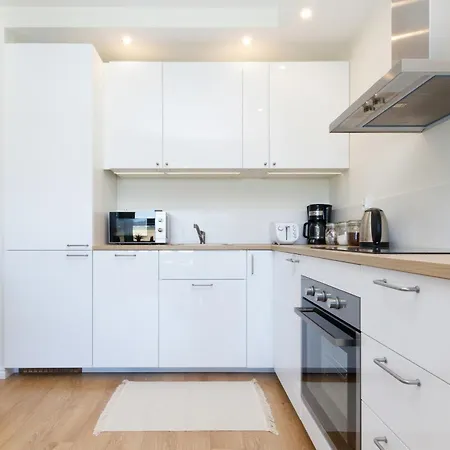 דירה Modern With Parking And Balcony In By Renters