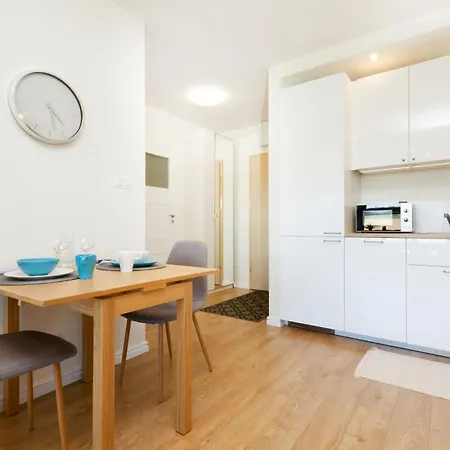 דירה Modern With Parking And Balcony In By Renters גדינייה
