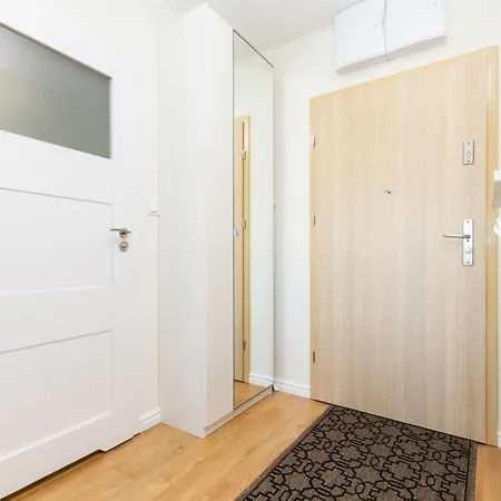 Modern With Parking And Balcony In By Renters גדינייה