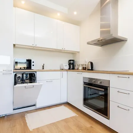 דירה Modern With Parking And Balcony In By Renters
