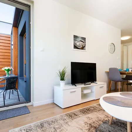 דירה Modern With Parking And Balcony In By Renters *